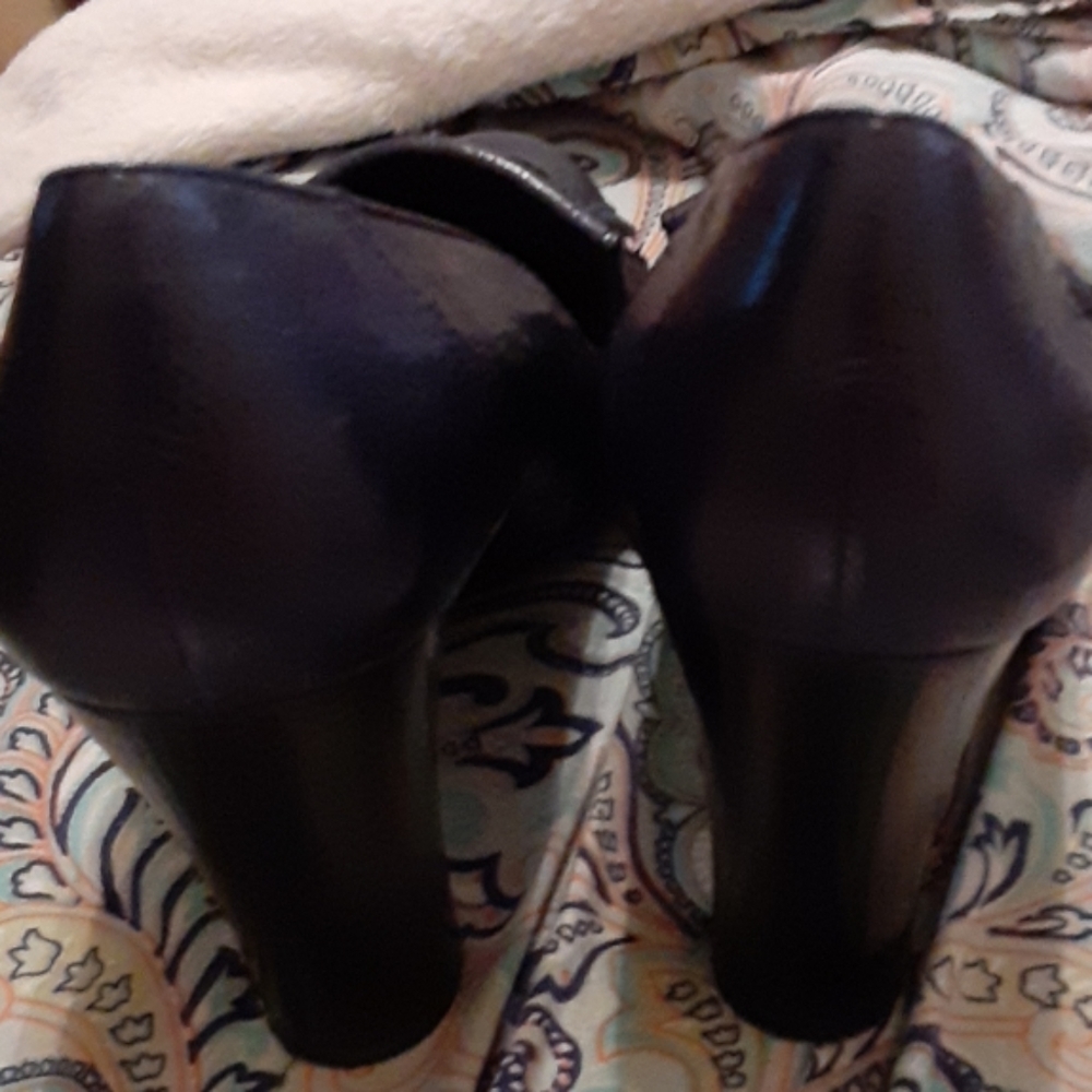 Shoes - Picture 2 of 3